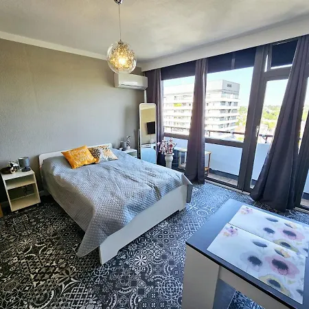 Small, Beautifull شقة